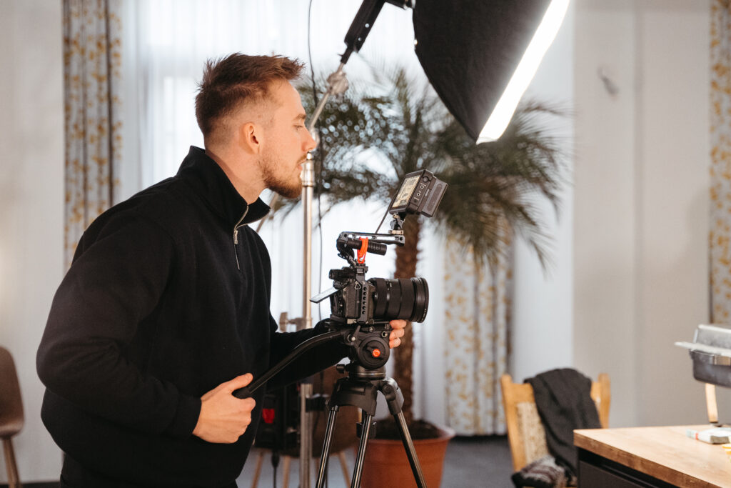 Behind the Scenes mit Leandro Matthiessen bei Dreharbeiten für den Calando Pflegedienst Dresden